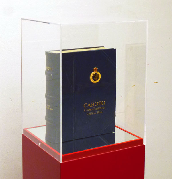 piano in plexiglass specchiato